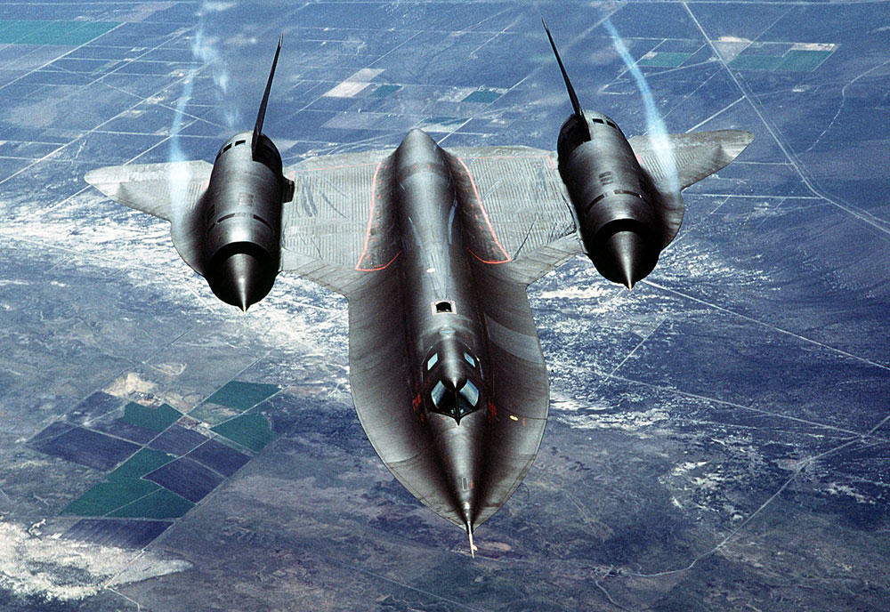 Head-on view of the SR-71 in flight